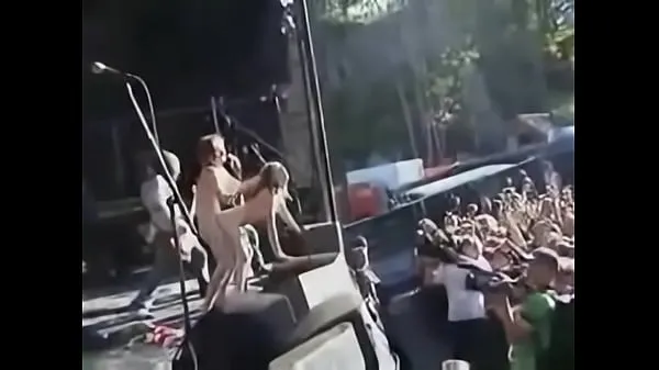 Tonton Couple fuck on stage during a concert Tabung energi