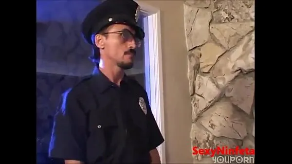 Παρακολουθήστε το Cop gives teenage girl his big stick Energy Tube