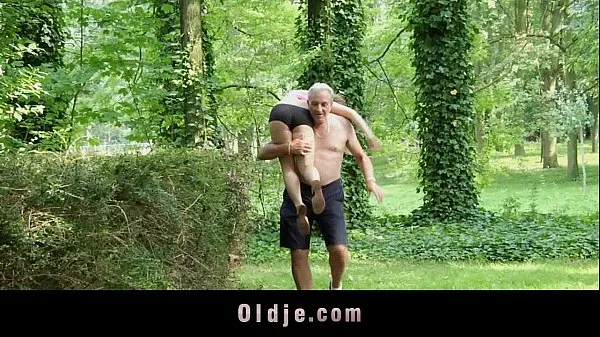 Katso Nagging little bitch gets old cock punishment in the woods Energy Tube