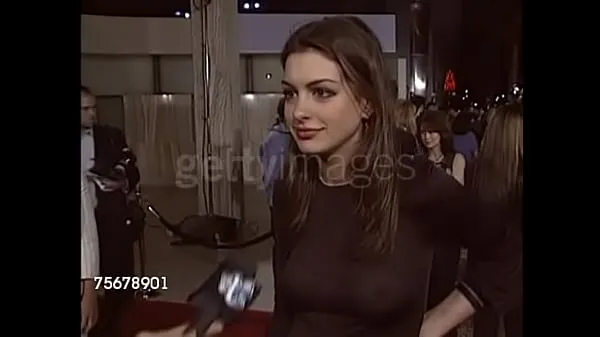 Bekijk Anne Hathaway in her infamous see-through top Energy Tube