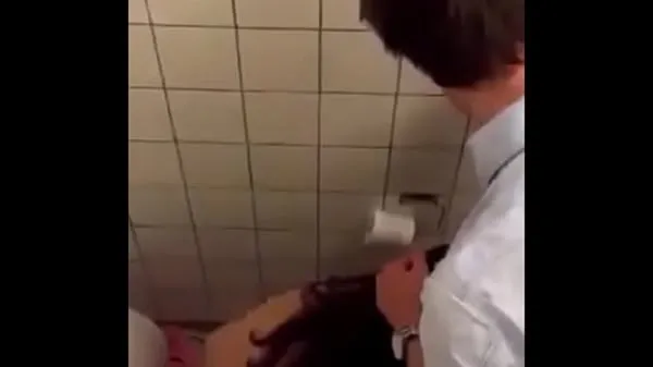 Watch Teen Doesnt Notice Being Recorded While In The Bathroom energy Tube