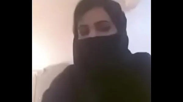 دیکھیں Arab Girl Showing Boobs on Webcam انرجی ٹیوب