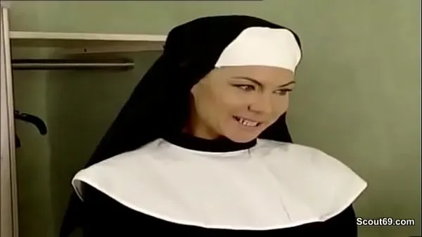 Katso Prister fucks convent student in the ass Energy Tube