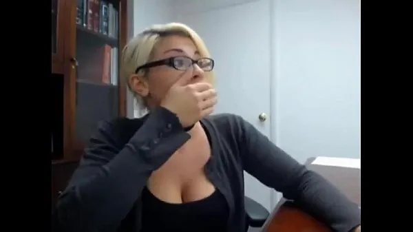 Oglejte si secretary caught masturbating - full video at girlswithcam666.tk Energy Tube