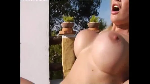 ดู Italian pornstar with big tits fucked hard on the sun หลอดพลังงาน