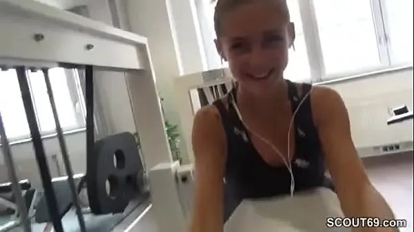 Παρακολουθήστε το Small German Teen Seduce Stranger to Fuck in Gym Energy Tube