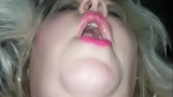 Sledujte Fat BBW Chubby Slut has Trembling shivering wiggling Orgasm during Gangbang energy Tube