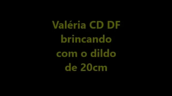 Mira Valéria CD DF playing with the 20cm dildo tubo de energía