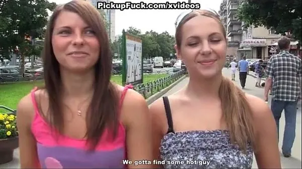 Bekijk Two sexy girls in hot outdoor fuck Energy Tube