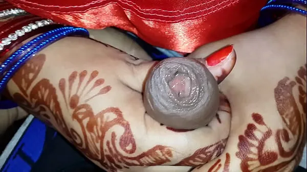 Bekijk Sexy delhi wife showing nipple and rubing hubby dick Energy Tube