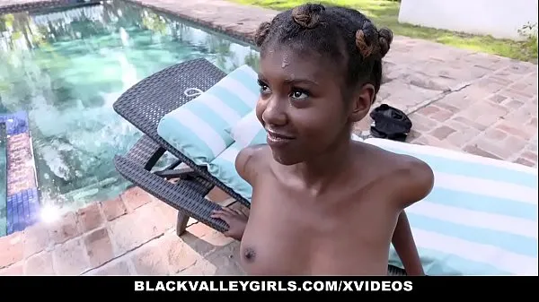 دیکھیں BlackValleyGirls - Hot Ebony Teen (Daizy Cooper) Fucks Swim Coach انرجی ٹیوب