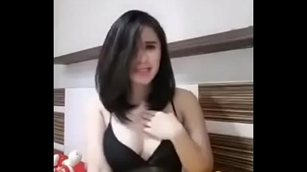 Oglejte si Indonesian Bigo Live Shows off Smooth Tits Energy Tube