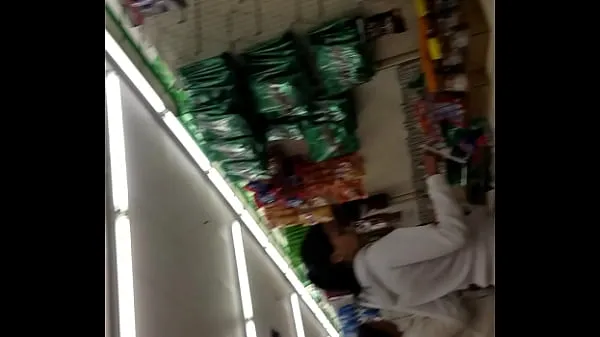 Assista Big booty in tight sweatpants at a store tubo de energia