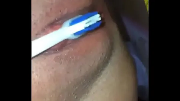 Oglejte si brushing my cock Energy Tube