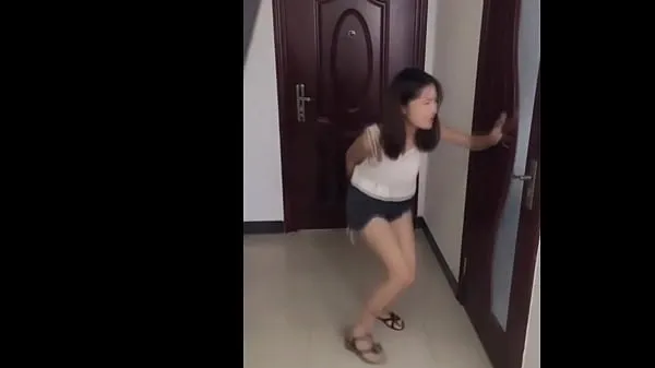 Se China Girls Very Desperate to Pee energy Tube