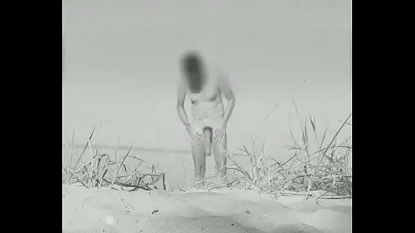 شاهد Huge vintage cock at a German nude beach أنبوب الطاقة