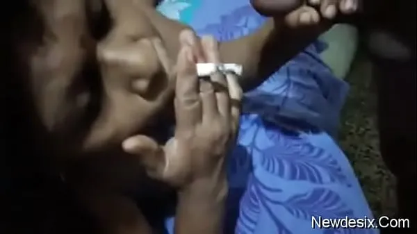 Titta på Indian Randi sucking cock nd smoking energy Tube