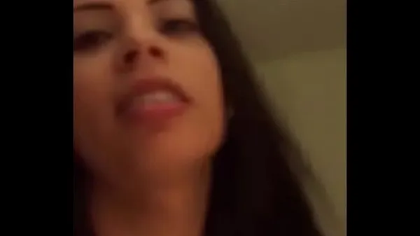 Rich Venezuelan caraqueña whore has a threesome with her friend in Spain in a hotel 에너지 튜브 시청하기