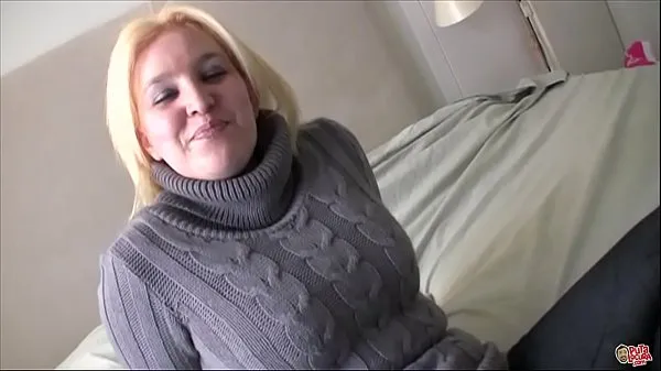 Titta på The chubby neighbor shows me her huge tits and her big ass energy Tube