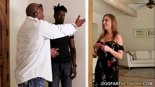 Oglejte si Married Britney Amber Offers Anal Sex And DP For New Black Neighbor Energy Tube