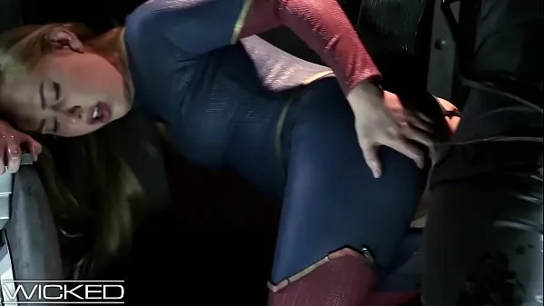 Bekijk WickedParodies - Supergirl Seduces Braniac Into Anal Sex Energy Tube
