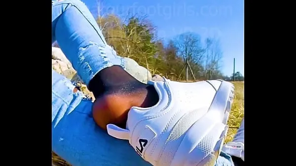 Oglejte si Shoeplay Dipping Girl slips out of her sweaty stinky Nylons sneakers Feet footfetish clip video foot toe Energy Tube