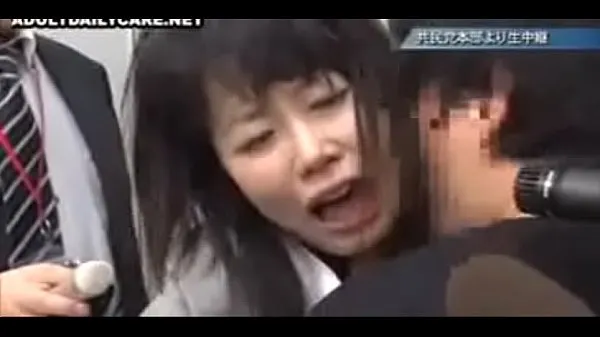 Oglejte si Japanese wife undressed,apologized on stage,humiliated beside her husband 02 of 02-02 Energy Tube