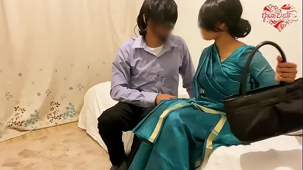 Cheating desi Wife Gets Fucked in the Hotel Room by her Lover ~ Ashavindi Enerji Tüpünü izleyin