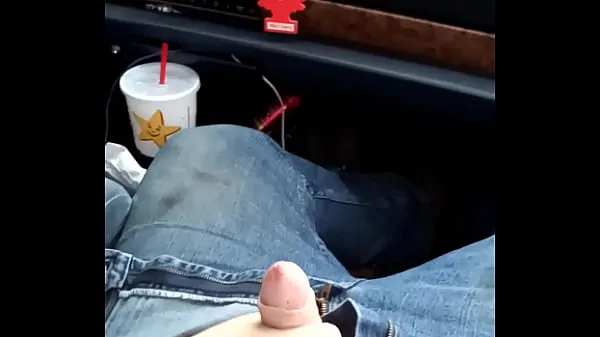 Bekijk Wife strokes my dick while driving down the highway Energy Tube