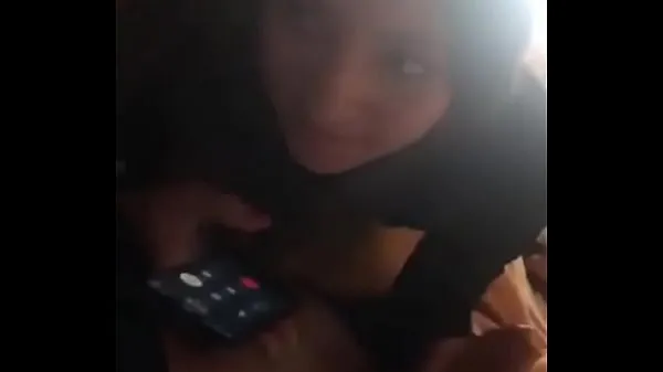 Sledujte Boyfriend calls his girlfriend and she is sucking off another energy Tube