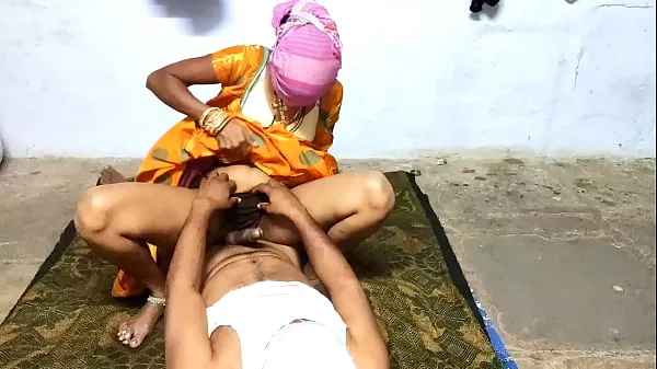 ดู Sex with a Indian wife in the middle of the night in a dark yellow sari หลอดพลังงาน