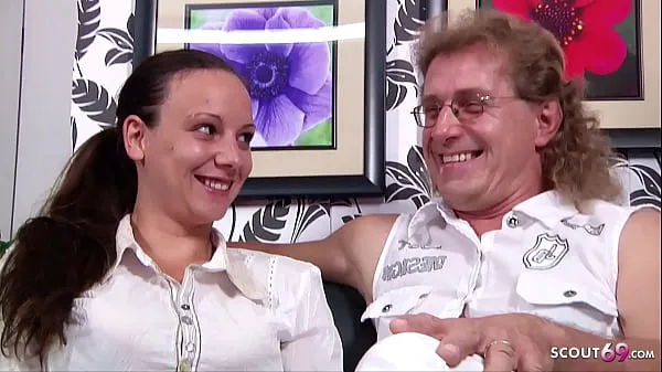 شاهد German Mature Couple First Cuckold Threesome with Stranger أنبوب الطاقة