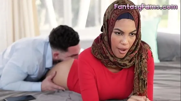 Bekijk Fucking Muslim Converted Stepsister With Her Hijab On - Maya Farrell, Peter Green - Family Strokes Energy Tube