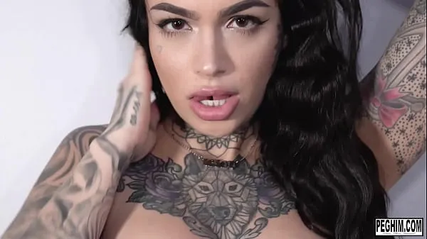 Watch Tattooed beauty leigh raven uses her split tongue to lick Michael Vegas anus energy Tube