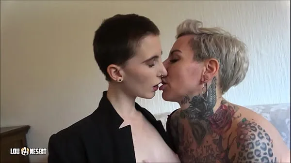 Hot Lesbian Compilation Lou Nesbit, Lia Louise Enerji Tüpünü izleyin