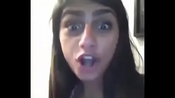 Oglejte si Mia Khalifa Reacting to Rodolfo de Almeida Colmanetti's Video Energy Tube