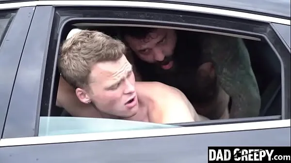Sledujte Step Daddy Fucks His Young Stepson in The Car - Markus Kage and Brent North energy Tube
