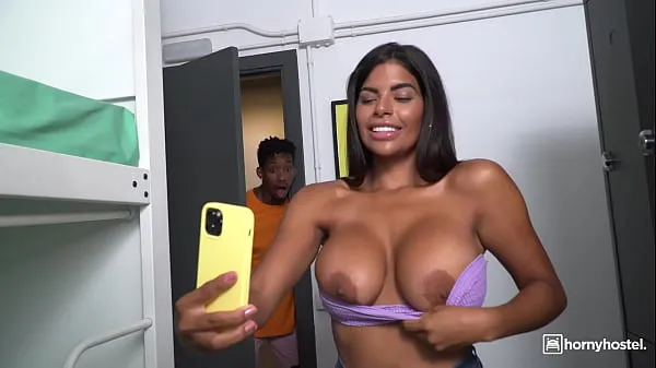 شاهد HORNYHOSTEL - (Sheila Ortega, Jesus Reyes) - Huge Tits Venezuela Babe Caught Naked By A Big Black Cock Preview Video أنبوب الطاقة