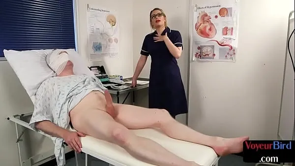 Titta på British voyeur nurse watches her weak patient wank in bed energy Tube