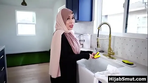 Tonton Hijab wearing muslim MILF caught husband fucking sex toy Energy Tube