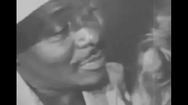 Tonton Old Video BBC Interracial Woman Vintage Delivery Tabung energi