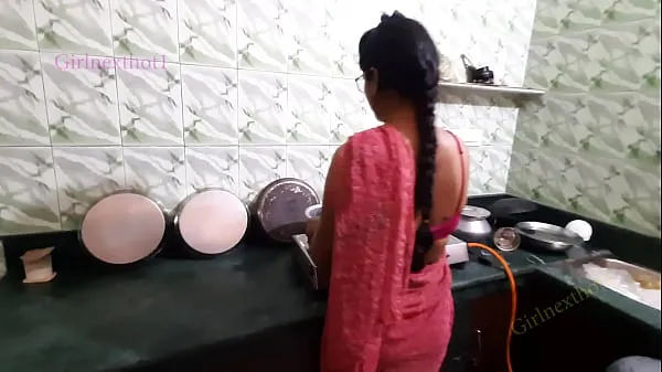 观看Indian Bhabi Fucked in Kitchen by Devar - Bhabi in Red Saree能量管