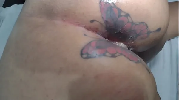 Se MARY BUTTERFLY happy and smiling being pulled up and fucked by friend without a condom, clogs the ass of cum that comes to flow, all this in front of the corninho that films everything energy Tube