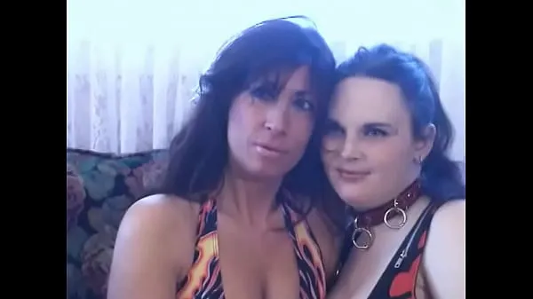Oglejte si Brunette lesbians Madalyn and Tawny Ocean love to lick each other's boobs Energy Tube