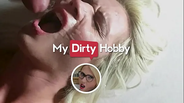 Oglejte si Sexy Blonde (Tatjana-Young) Has All Of Her Holes Filled With 3 Large Cocks - My Dirty Hobby Energy Tube