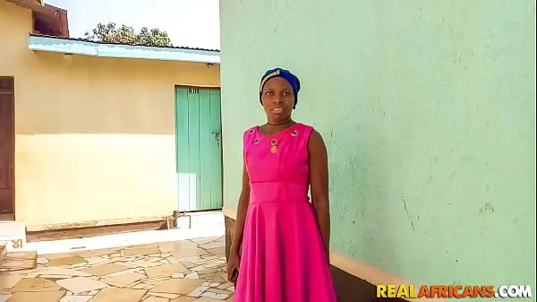 دیکھیں Black Nigerian Dinner Lady Gets Huge Ebony Cock For Lunch انرجی ٹیوب