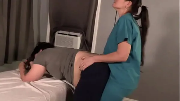 Tonton Nurse humps her patient Tabung energi