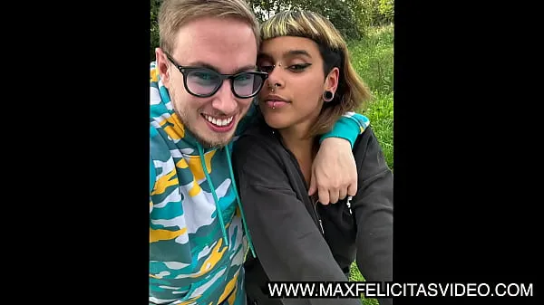 Tonton SEX IN CAR WITH MAX FELICITAS AND THE ITALIAN GIRL MOON COMELALUNA OUTDOOR IN A PARK LOT OF CUMSHOT Tabung energi
