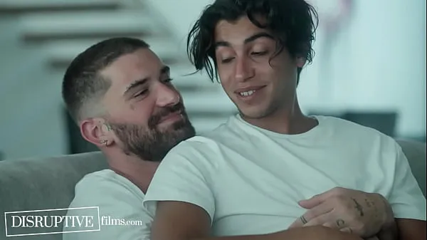 Bekijk Chris Damned Goes HARD on his Virgin Latino Boyfriend - DisruptiveFilms Energy Tube