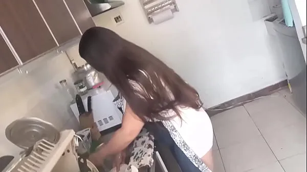 Oglejte si Compilation Of Valery Slutty Slut Wife In The Kitchen Loves Milk And Cock This Woman 1 FULL/ON/RED Energy Tube